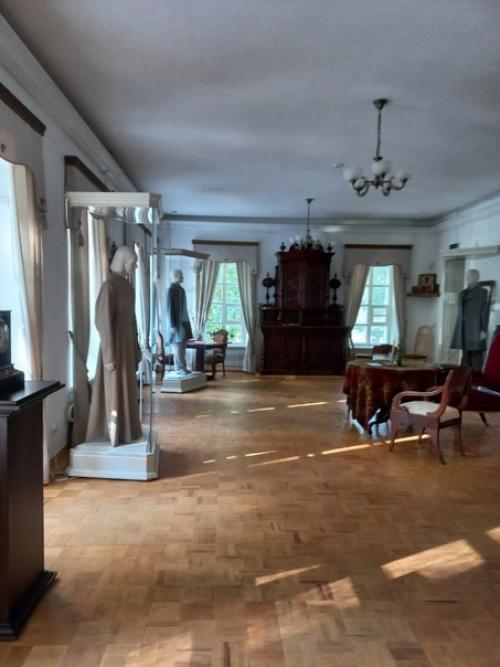 Потом мы посетили необычный музей, который открылся в старой руссе в 2018 году и связан с творчеством Достоевского. 02