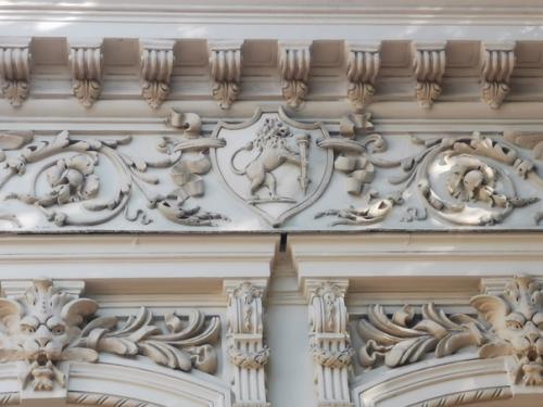 Есть в городе Казани очень интересный двухэтажный особняк, который горожане называют просто Дом Ушковой. 01