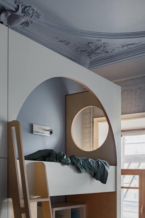 Третьего сентября мы вспоминаем не только о том, как горят костры рябин, но и о том, как прекрасна фанера в старом фонде. 01