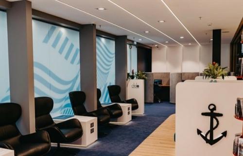 В зале международных воздушных линий аэропорта Пулково открылся бизнес - салон проекта Остров Фортов. 03