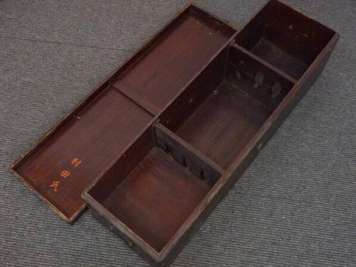 Ваш покорный слуга вопросом хранения мечей заинтересовался. 04 Ваш покорный слуга вопросом хранения мечей заинтересовался. 04