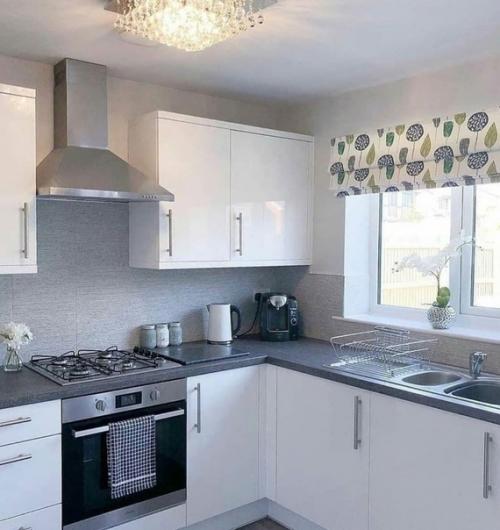 Классическим вариантом оформления интерьера квартиры стало использование в качестве основной цветовой гаммы светлых оттенков. 04