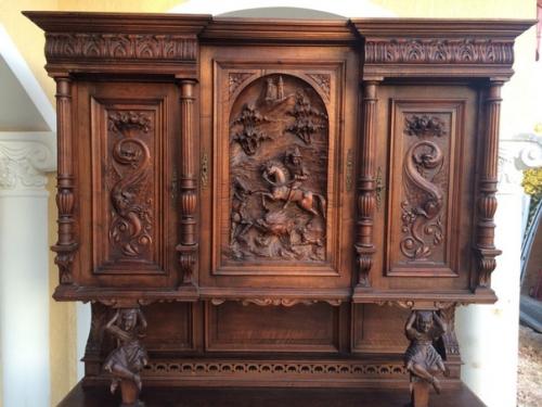 Эпоха ренессанса в Европе (XIV - XVI века) стала периодом развития столярного ремесла, которое шло в ногу с архитектурой, во всем ей подражая. 04