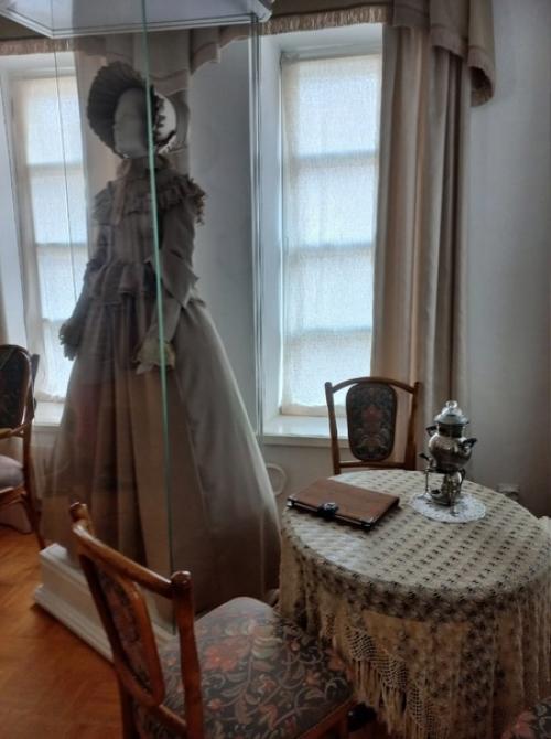 Потом мы посетили необычный музей, который открылся в старой руссе в 2018 году и связан с творчеством Достоевского. 04