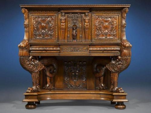 Эпоха ренессанса в Европе (XIV - XVI века) стала периодом развития столярного ремесла, которое шло в ногу с архитектурой, во всем ей подражая. 06