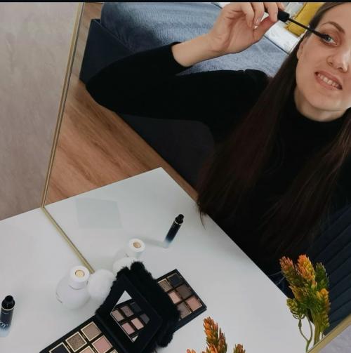 Как же здорово, когда у тебя есть своё место в спальне да - да, не на кухне как принято говорить, а именно в спальне. 04