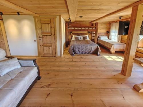 Житель Карелии 10 лет восстанавливал столетний крестьянский дом - и восстановил. 03