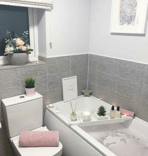 Классическим вариантом оформления интерьера квартиры стало использование в качестве основной цветовой гаммы светлых оттенков. 07