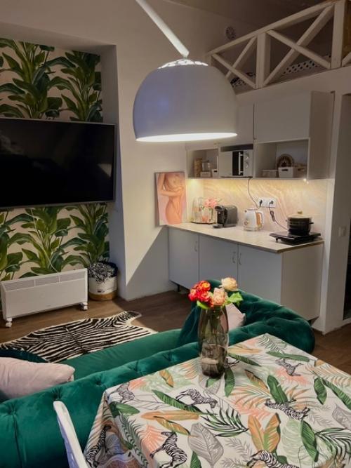 Хотелось бы поделиться своим промежуточным результатом ремонта, есть много недоделок, но мне кажется и сейчас уже очень уютно. 01