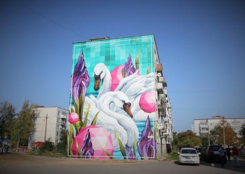 Сосновоборские художники из студии Горгона создали уникальный стрит - арт на фасаде одного из домов в п. лебяжье! 01