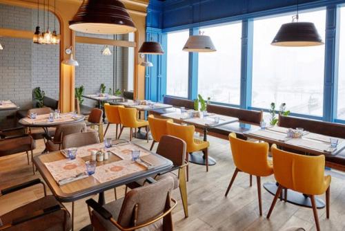 6 заведений в районе метро рыбацкое. 03