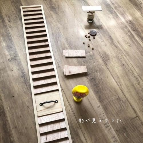 Доброго дня!   Как скучную, не подходящую дверь из мдф вписать в интерьер? 08