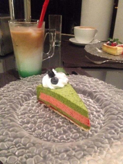 Хочу оставить отзыв о нашумевшем ресторане остров. 02