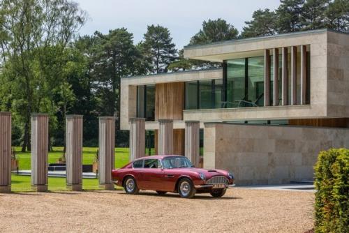 Современный особняк в старом поместье.