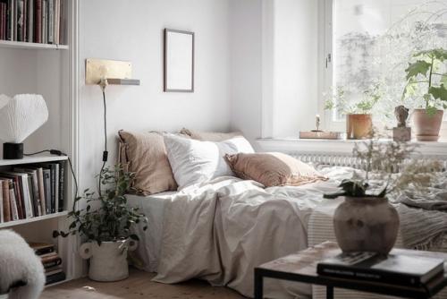 Главным мотивом интерьера этой небольшой квартиры в Стокгольме является атмосфера ранней осени: тёплая, спокойная и умиротворяющая! 05