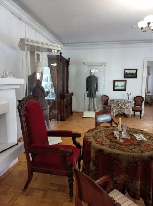 Потом мы посетили необычный музей, который открылся в старой руссе в 2018 году и связан с творчеством Достоевского. 03