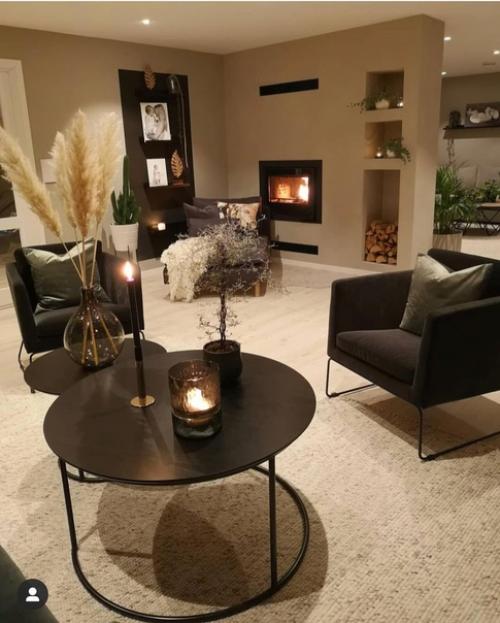 Наконец - то можно поглазеть на интерьер этого загородного дома. 01