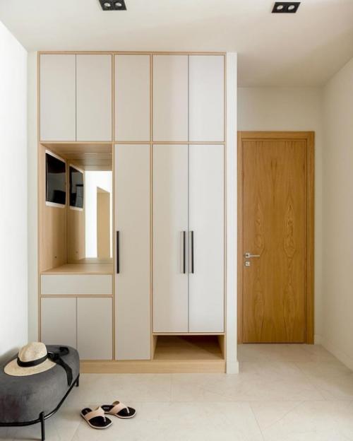 Дизайнерам предстояло создать живой и практичный интерьер, в котором будет уютно и интересно проводить время как в кругу друзей, так и в уединении. 01