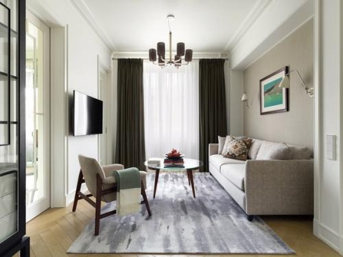 Сейчас всё популярнее становится покупать квартиры не в новостройках, а в самобытных советских домах, сочетая винтаж и современный стиль. 01