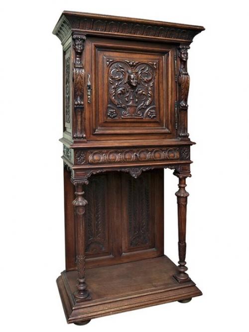 Эпоха ренессанса в Европе (XIV - XVI века) стала периодом развития столярного ремесла, которое шло в ногу с архитектурой, во всем ей подражая. 07