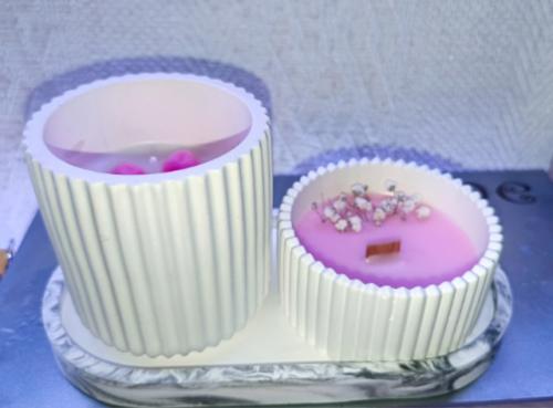 Горящие в уютном полумраке комнаты свечи неизменно ассоциируются с праздниками, торжеством, романтикой. 01