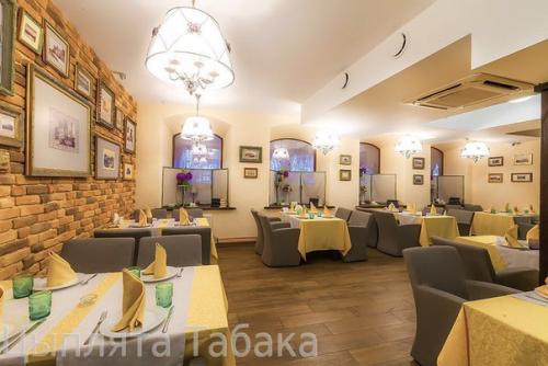 Цыплята табака.   Якорное заведение общепита на Кировке. 05