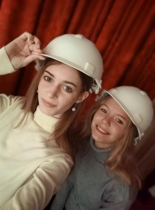 Меня зовут Дарья, мне 20 лет, я живу в просторном и спокойном алтайском крае. 05