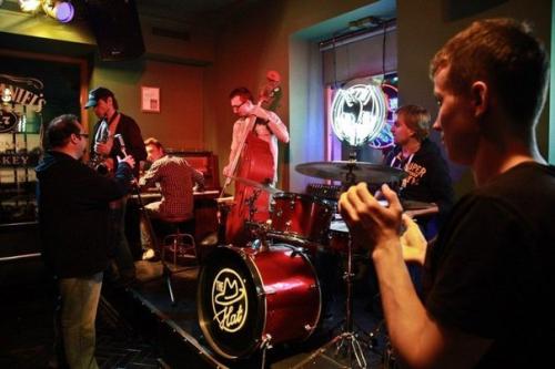 7 лучших мест Петербурга, где можно послушать джаз и потанцевать. 02 7 лучших мест Петербурга, где можно послушать джаз и потанцевать. 02