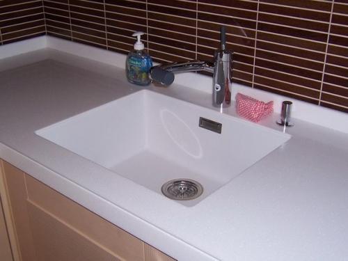 Интегрированные мойки и раковины из искусственного камня: плюсы и минусы. 01