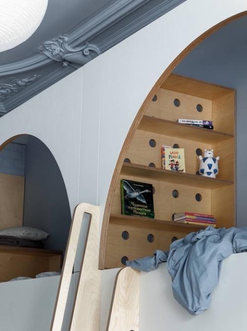 Третьего сентября мы вспоминаем не только о том, как горят костры рябин, но и о том, как прекрасна фанера в старом фонде. 03