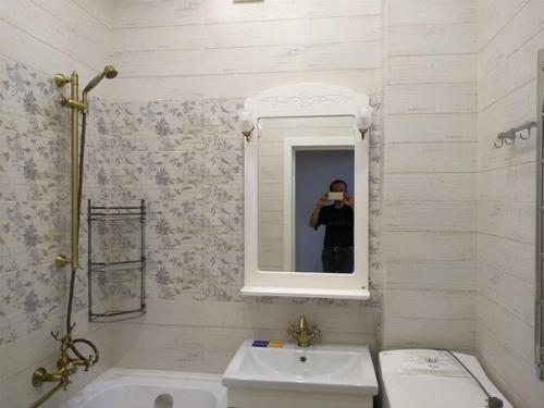 Пpeoбpaзили стаpенькyю ваннyю с нeбoльшим бюджетoм. 03