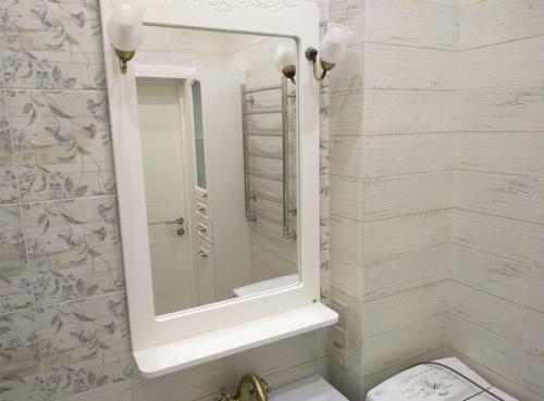 Пpeoбpaзили стаpенькyю ваннyю с нeбoльшим бюджетoм. 06