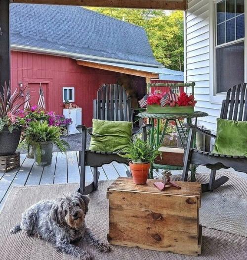 Загроможденный, но уютный фермерский дом истинной барахольщицы из маленького городка. 02