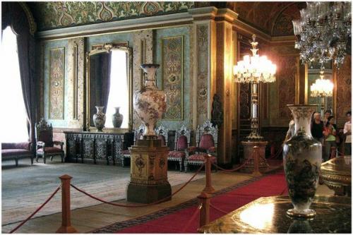 Diziturkfotoenteresan.  Название Бейлербей с турецкого можно перевести как царь царей, и этот дворец в Стамбуле, пожалуй, был бы достоин оного. 04