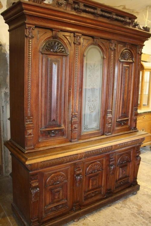 Эпоха ренессанса в Европе (XIV - XVI века) стала периодом развития столярного ремесла, которое шло в ногу с архитектурой, во всем ей подражая. 09