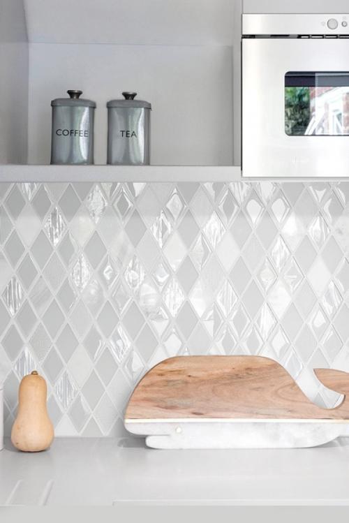 Мозаичная белая плитка Diamond Elegance с ромбовидным дизайном. 01