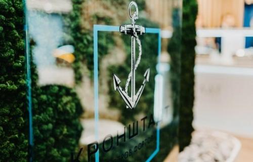 В зале международных воздушных линий аэропорта Пулково открылся бизнес - салон проекта Остров Фортов. 01