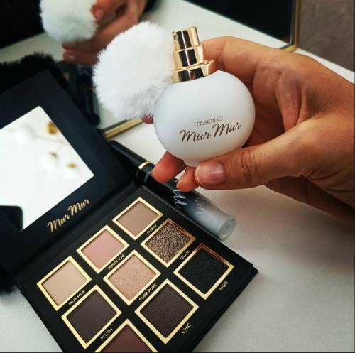 Как же здорово, когда у тебя есть своё место в спальне да - да, не на кухне как принято говорить, а именно в спальне. 01