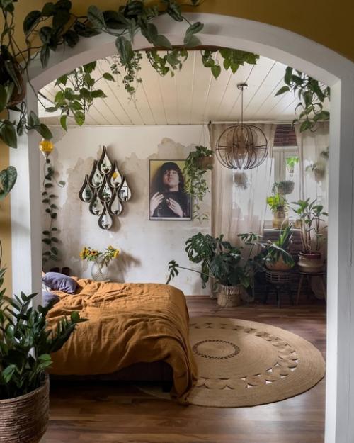 Интерьер Кристины основан на любви к стилю бохо и к комнатным растениям. 01