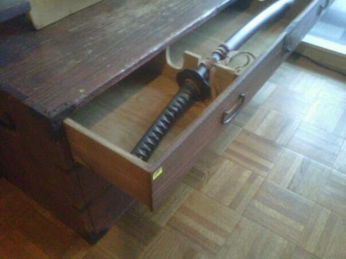 Ваш покорный слуга вопросом хранения мечей заинтересовался. 02 Ваш покорный слуга вопросом хранения мечей заинтересовался. 02