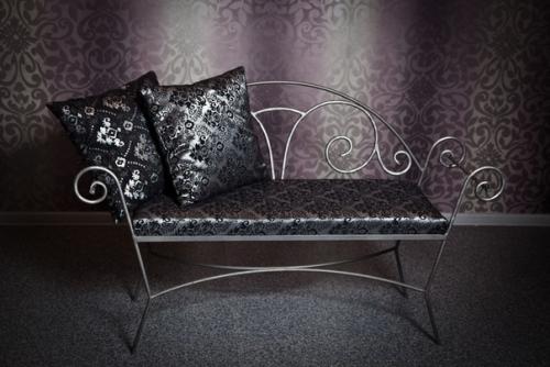 Кованая банкетка - это оригинальная мебель, которая отлично сочетает в себе достоинства тумбы и пуфика. 02
