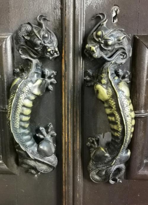 Есть в городе Казани очень интересный двухэтажный особняк, который горожане называют просто Дом Ушковой. 09