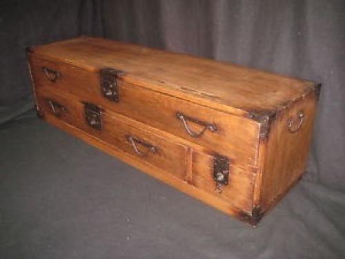 Ваш покорный слуга вопросом хранения мечей заинтересовался. 01 Ваш покорный слуга вопросом хранения мечей заинтересовался. 01