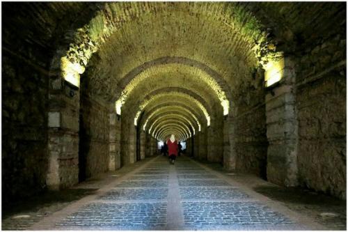 Diziturkfotoenteresan.  Название Бейлербей с турецкого можно перевести как царь царей, и этот дворец в Стамбуле, пожалуй, был бы достоин оного. 03