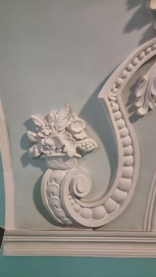 Очень красивое историческое здание, чудесные интерьеры, шикарные дубовые окна. 06