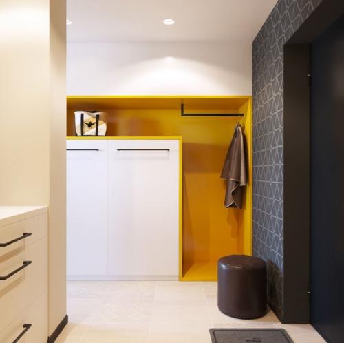 Интерьер кухни и прихожей в однокомнатной квартире, перепланированной в студию. 06