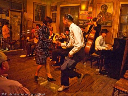 7 лучших мест Петербурга, где можно послушать джаз и потанцевать. 08 7 лучших мест Петербурга, где можно послушать джаз и потанцевать. 08
