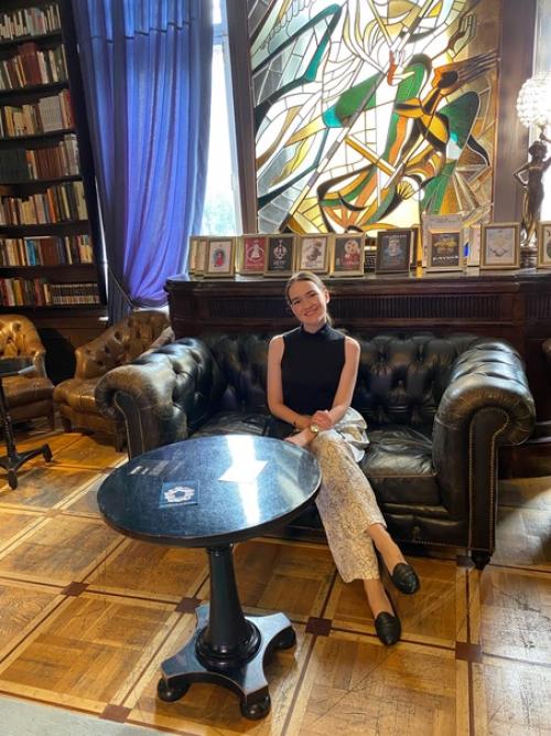 В августе я побывала в московском театре Модерн на спектакле понты. 04