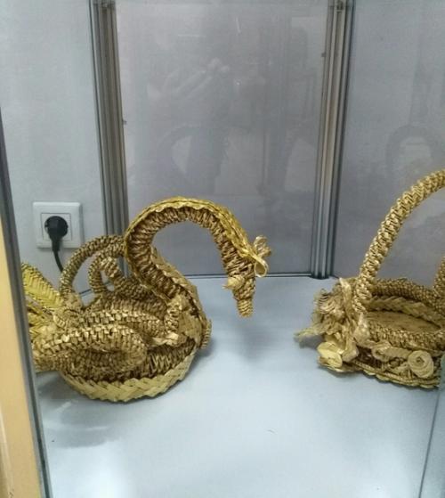 Удивительный мир природных материалов и золотые руки мастера подарят дому или офису потрясающую положительную энергетику! 04