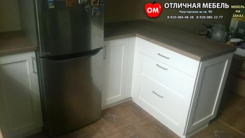Установили кухню нашего производства с беларусскими белыми сборными рамочными фасадами из мдф. 02